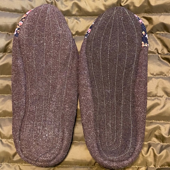 Brand new unique hand made Bulgarian slippers - Picture 3 of 5